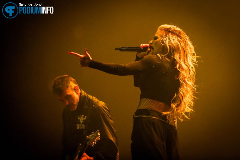 Butcher Babies op Cradle Of Filth - 08/12 - 013 foto