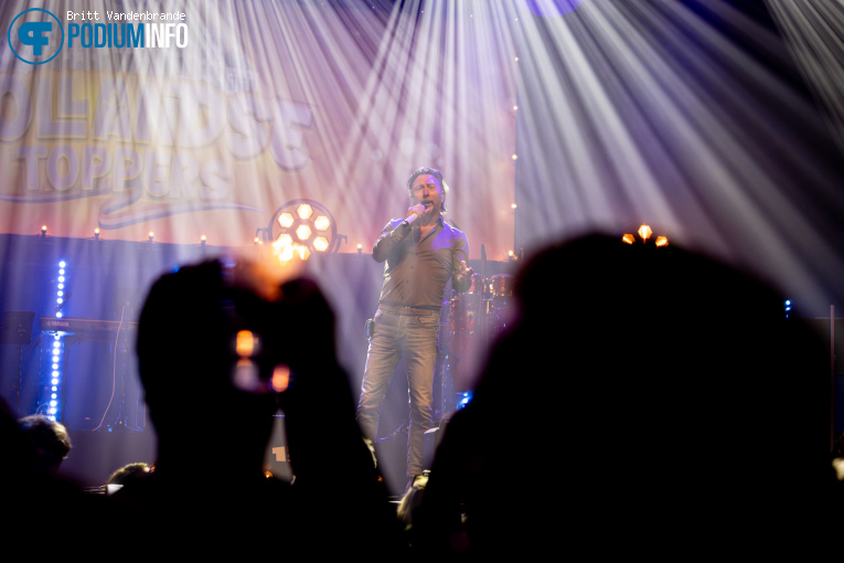 Henk Bernard op Hollandse Toppers: John West live met band - 13/12 - 013 foto