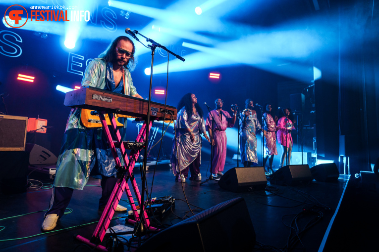 Arp Frique & The Perpetual Singers op Eurosonic Noorderslag (ESNS) 2025 - Woensdag foto
