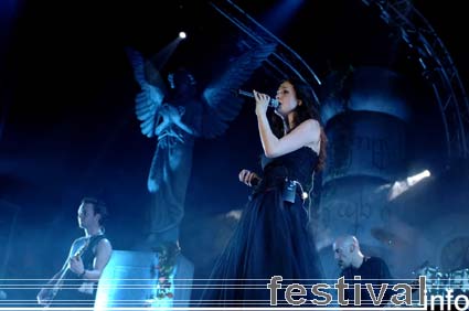 Within Temptation op Paaspop Schijndel 2005 foto