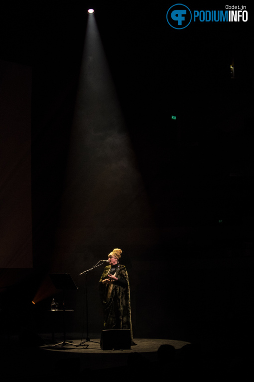 Lisa Gerrard op Lisa Gerrard - 11/02 - TivoliVredenburg foto