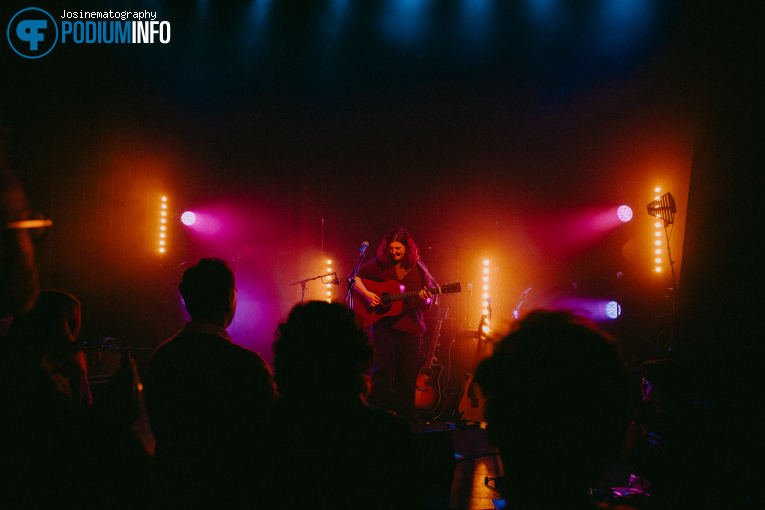 Levi Boon op Lenny Monsou - 13/03 - TivoliVredenburg foto