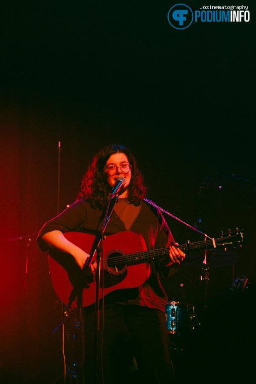 Levi Boon op Lenny Monsou - 13/03 - TivoliVredenburg foto