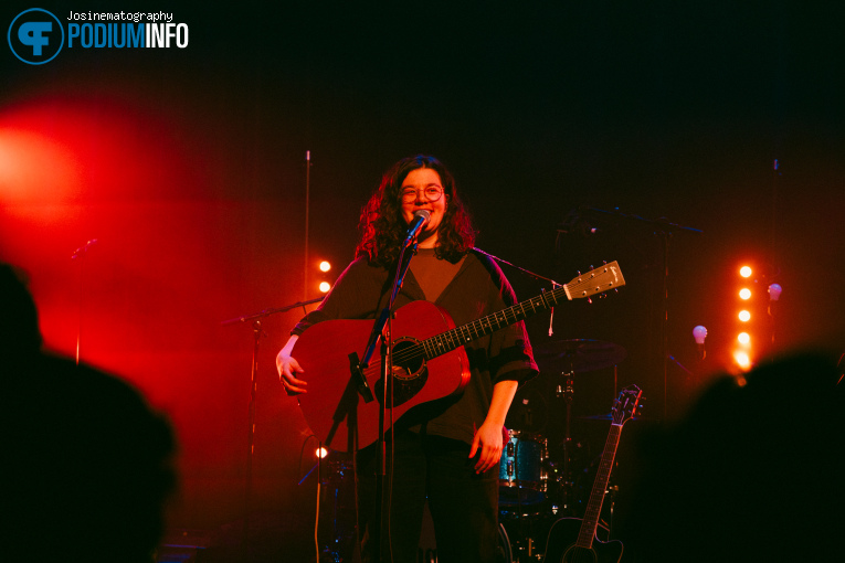Levi Boon op Lenny Monsou - 13/03 - TivoliVredenburg foto