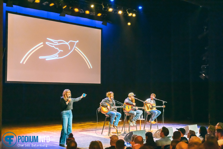 Dasha op C2C presents: The Bluebird Cafe - 09/03 - Oude Luxor Theater foto