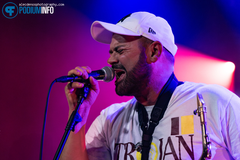 Amsterdam Faya Allstars op Maroon Town - 20/03 - Vorstin foto