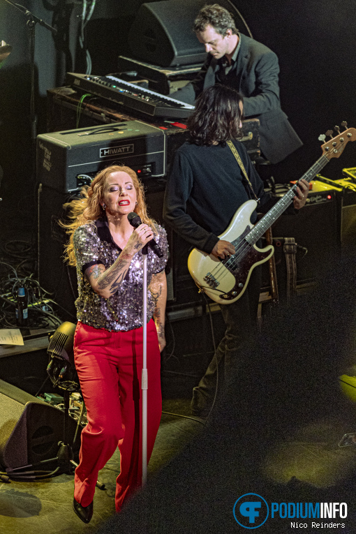 Anneke van Giersbergen op Anneke van Giersbergen - 22/03 - Boerderij foto