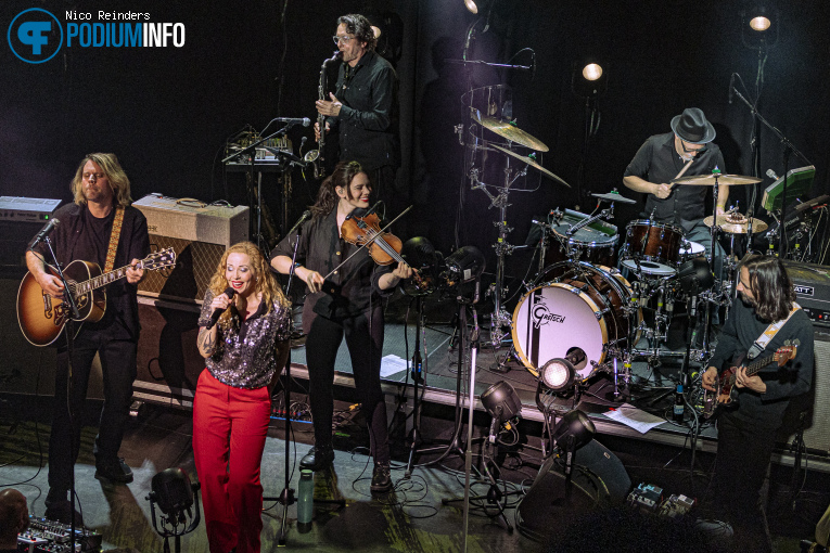 Anneke van Giersbergen op Anneke van Giersbergen - 22/03 - Boerderij foto