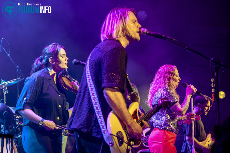Anneke van Giersbergen op Anneke van Giersbergen - 22/03 - Boerderij foto
