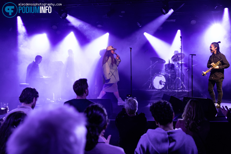 Jessy Yasmeen op Ashley Henry - 04/04 - Tolhuistuin foto