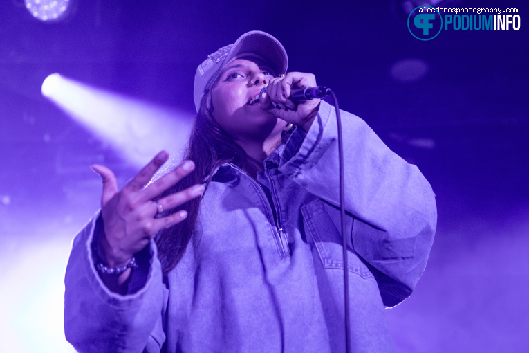 Jessy Yasmeen op Ashley Henry - 04/04 - Tolhuistuin foto