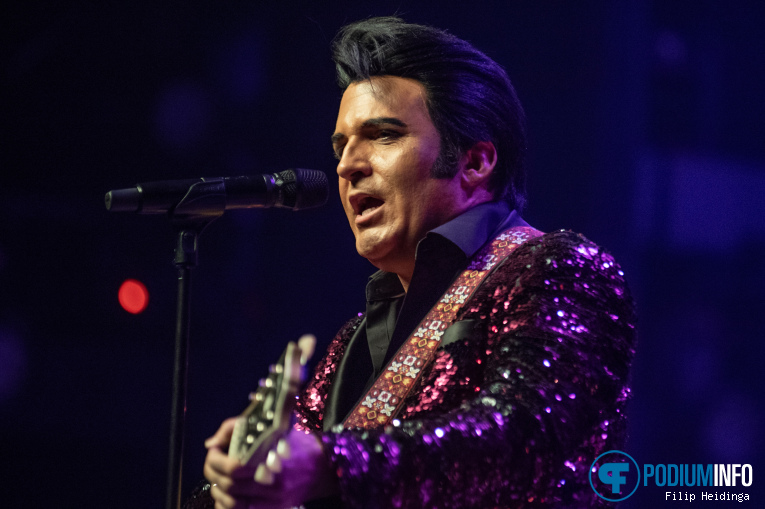 Dwight Icenhower op The Elvis Concert - 09/04 - 013 foto