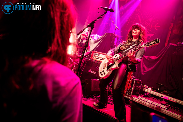 Vulvarine op Thundermother - 06/04 - TivoliVredenburg foto