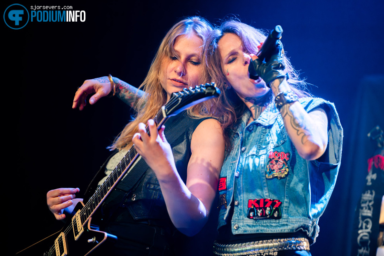 Vulvarine op Thundermother - 06/04 - TivoliVredenburg foto