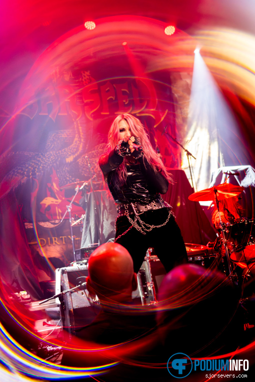 Cobra Spell op Thundermother - 06/04 - TivoliVredenburg foto