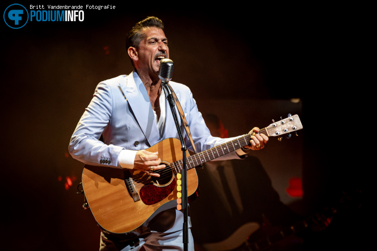 Danny Vera op Danny Vera - DNA Theatertour - 12/04 - Koninklijk Theater Carré foto