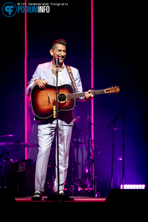 Danny Vera op Danny Vera - DNA Theatertour - 12/04 - Koninklijk Theater Carré foto