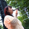 Foto Chloé Lunar op Danny Vera - 25/09 - Openlucht Theater Amsterdamse Bos