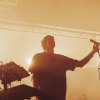 Foto Oliver Symons op dEUS - Worst Case Versus In A Bar - 02/04 - Paradiso