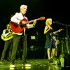 Foto David Byrne te David Byrne & St. Vincent - 25/08 - Vredenburg