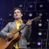Foto Douwe Bob te Bevrijdingsfestival Overijssel 2014