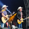 Foto Los Pacaminos ft Paul Young op Parkpop 2017