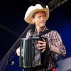 Foto Los Pacaminos ft Paul Young op Parkpop 2017