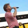 Cabaretinfo review: Guus Meeuwis - Groots met een zachte G - 08/06 - Philips Stadion