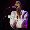 Foto Miya Folick te Miya Folick - 04/12 - De Helling
