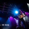 Foto girl in red te Lowlands 2019 - Vrijdag