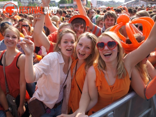 Sfeerfoto Koninginnedag Museumplein - zaterdag 30 april 2011