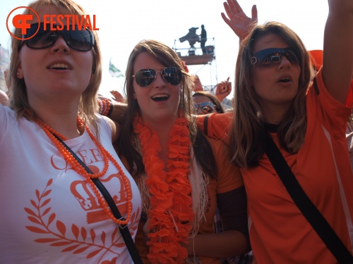 Sfeerfoto Koninginnedag Museumplein - zaterdag 30 april 2011