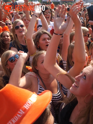 Sfeerfoto Koninginnedag Museumplein - zaterdag 30 april 2011