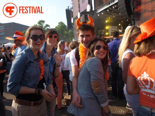 Sfeerfoto Koninginnedag Museumplein - zaterdag 30 april 2011