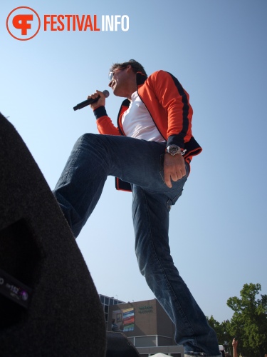 Sfeerfoto Koninginnedag Museumplein - zaterdag 30 april 2011