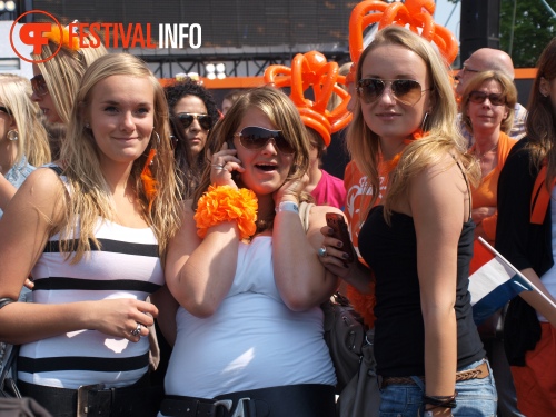 Sfeerfoto Koninginnedag Museumplein - zaterdag 30 april 2011