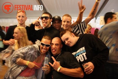 Sfeerfoto Free Festival: The Harder Styles - zaterdag 16 juli 2011