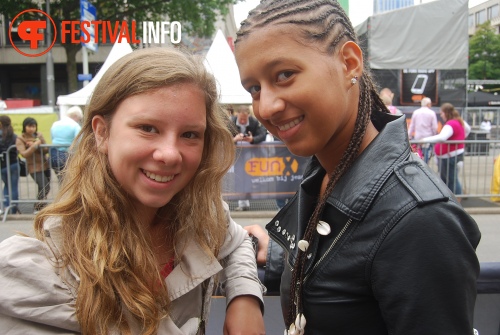 Sfeerfoto Zomercarnaval Straatparade - zaterdag 30 juli 2011