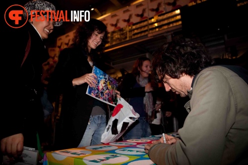 Sfeerfoto Snow Patrol Signeersessie - 10/11 - FAME Megastore