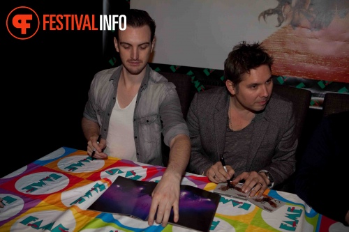 Sfeerfoto Snow Patrol Signeersessie - 10/11 - FAME Megastore