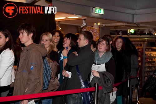 Sfeerfoto Snow Patrol Signeersessie - 10/11 - FAME Megastore