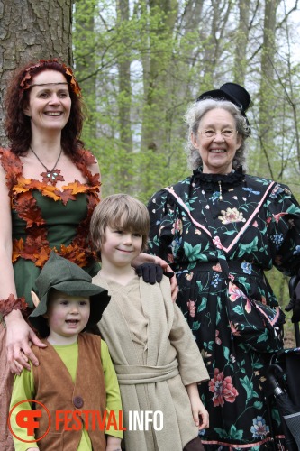 Sfeerfoto Elf Fantasy Fair Haarzuilens - zaterdag 21 april 2012