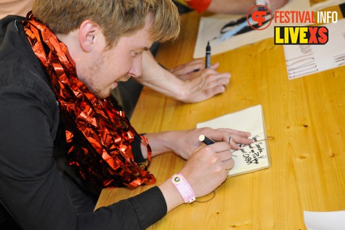 Sfeerfoto Pinkpop 2013 - Signeersessies - dag 1