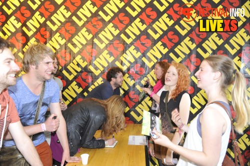 Sfeerfoto Pinkpop 2013 - Signeersessies - dag 1