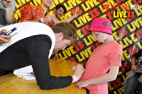 Sfeerfoto Pinkpop 2013 - Signeersessies - dag 1