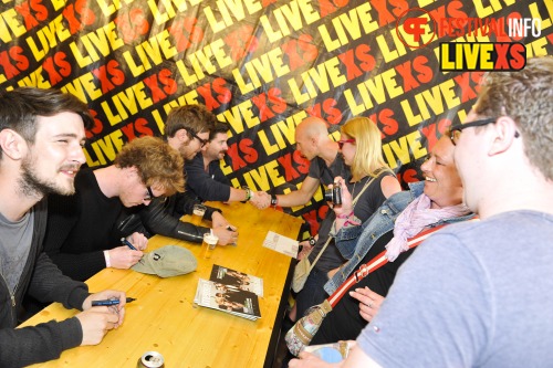 Sfeerfoto Pinkpop 2013 - Signeersessies - dag 1