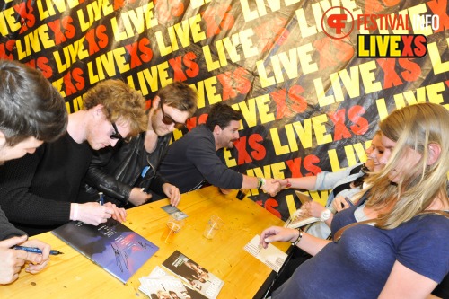 Sfeerfoto Pinkpop 2013 - Signeersessies - dag 1