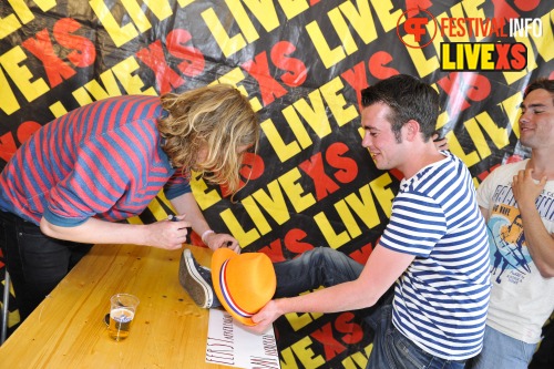 Sfeerfoto Pinkpop 2013 - Signeersessies - dag 1