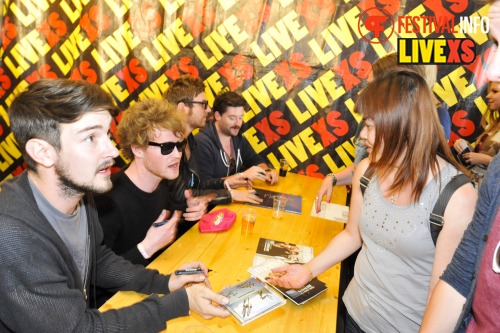 Sfeerfoto Pinkpop 2013 - Signeersessies - dag 1