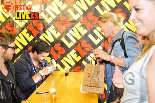 Sfeerfoto Pinkpop 2013 - Signeersessies - dag 1